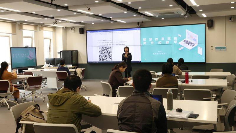 小标题：二战考生面临的困境